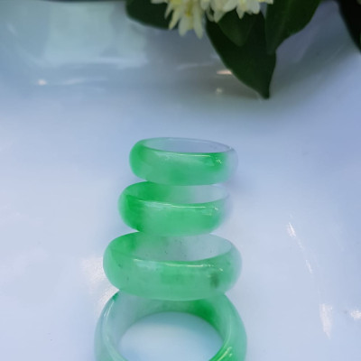 Nhẫn đeo tay nữ đá cẩm thạch tự nhiên Màu xanh lý tươi trắng bóng rất đẹp Nhẫn Ni 17mm x cao 6mm/7mm