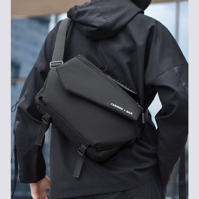 Túi đeo chéo nam cao cấp phong cách mới BEE GEE – DCN9326