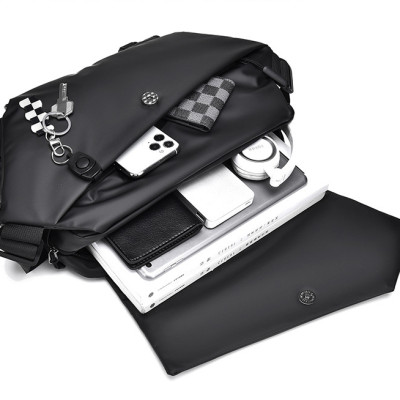 Túi đeo chéo nam cao cấp phong cách mới BEE GEE – DCN9326