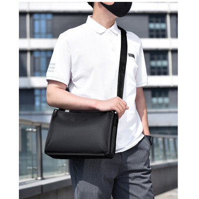 Túi đeo chéo nam phong cách mới  - BEE GEE DCN9431