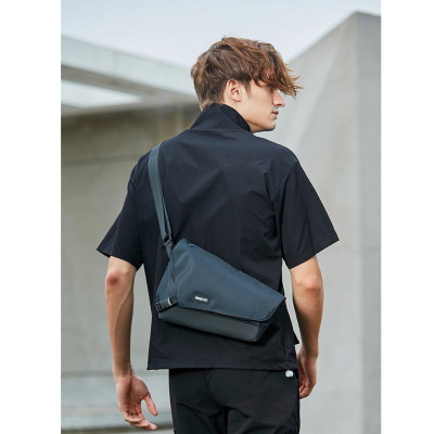 Túi đeo chéo nam  phong cách mới  - BEE GEE DCN9082