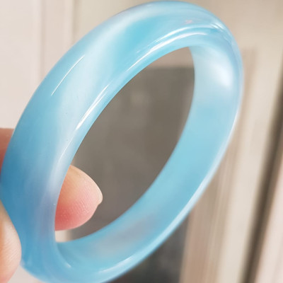 Vòng tay nữ đá mắt mèo Xanh dương nhẹ bản hẹ mới Ni 53mm x cao 12mm x dầy 6,5mm Nữ 49kg - 54kg đeo Vòng màu xanh dương nhẹ xinh tươi đẹp rẻ lắm chuẩn hợp nữ mệnh thuỷ mệnh mộc ạ