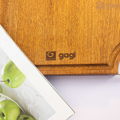 Thớt Gỗ Xoan Đào Cao Cấp GAGI Mã GC11 To Dày, Có Rảnh Thu Nước, Thiết Kế Thông Minh Tích Hợp Đá Mài Và Khe Cắm Điện Thoại, Móc Treo Tiện Lợi - Hàng Chính Hãng