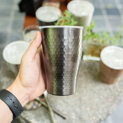 Ly giữ nhiệt inox hoa văn tổ ong 2 lớp phủ sứ Tiamo 360ml