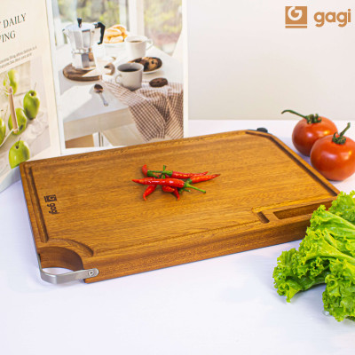 Thớt Gỗ Xoan Đào Cao Cấp GAGI Mã GC11 To Dày, Có Rảnh Thu Nước, Thiết Kế Thông Minh Tích Hợp Đá Mài Và Khe Cắm Điện Thoại, Móc Treo Tiện Lợi - Hàng Chính Hãng