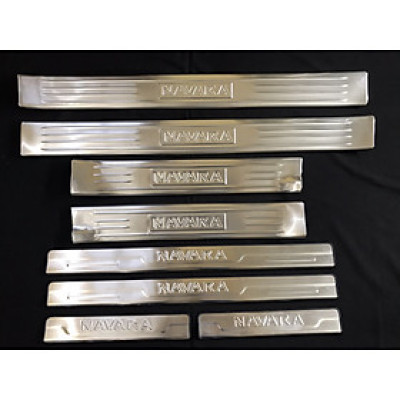 Ốp Bậc Cửa Trong, Ngoài Xe Nissan Navara 2015-2020, chất liệu Inox