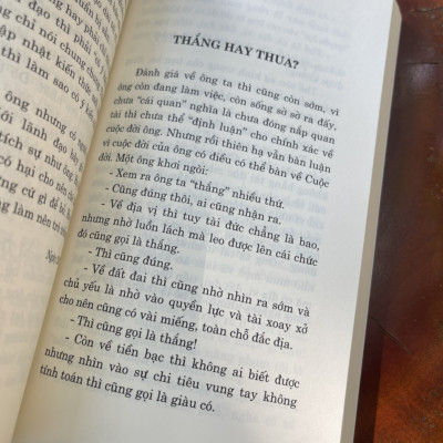 [tuyển tập báo chí bút chiến HỮU THỌ] NỂ VÀ NÉ – Tiểu phẩm báo chí – NXB CTQG Sự Thật