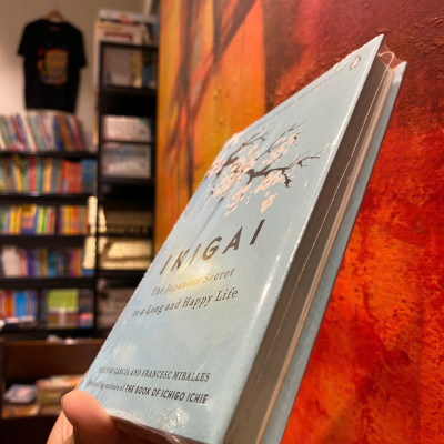 Sách - Ikigai: The Japanese Secret to a Long and Happy by Héctor García/Health, Fitness & Dieting