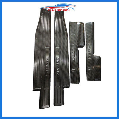 Bộ nẹp bước chân trong ngoài vân Cacbon xe Ertiga 2019-2020-2021 chống trầy làm đẹp ô tô