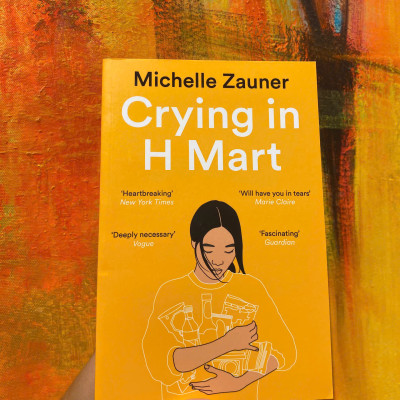 Sách - Crying in H Mart by Michelle Zauner: The Number One New York Times Bestseller - English Memoir / Biography - Sách Ngoại văn Nhập khẩu