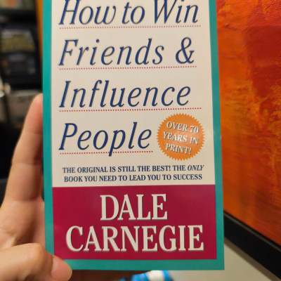 Sách - How to Win Friends and Influence People by Dale Carnegie - Self Help /Nonfiction/ Business