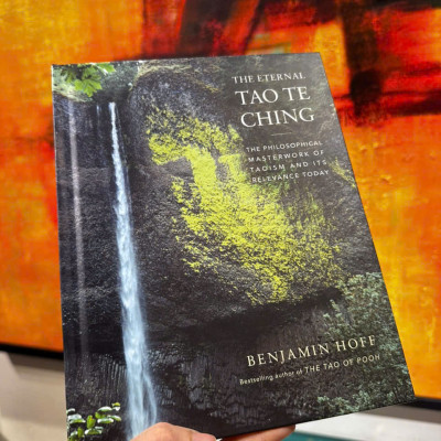 Sách - The Eternal Tao Te Ching by Benjamin Hoff - Triết học, tiếng anh
