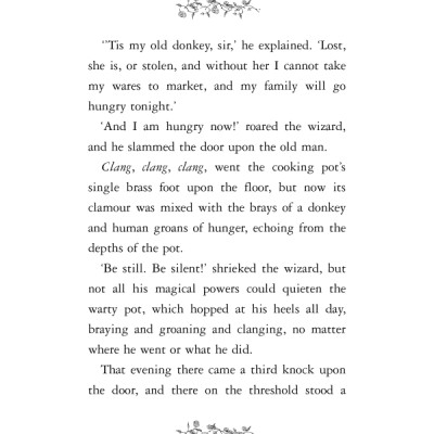 Harry Potter: The Tales Of Beedle The Bard (Paperback) Những chuyển kể của Beedle người hát rong (English Book)