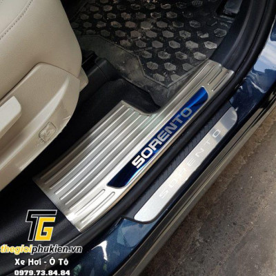 Bộ Ốp bậc, Nẹp bước chân Kia Sorento 2021 - Mẫu INOX