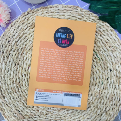 Bộ 3 Cuốn Sách Xây Dựng Thương Hiệu Cá Nhân Trên Các Nền Tảng Mạng Xã Hội: Kiếm Tiền Bằng Giọng Nói, Short Videos: Kịch Bản Hay, Triệu Views Tới Tay Và Định Vị Thương Hiệu Cá Nhân - Từ Người Bình Thường Trở Thành Influencer