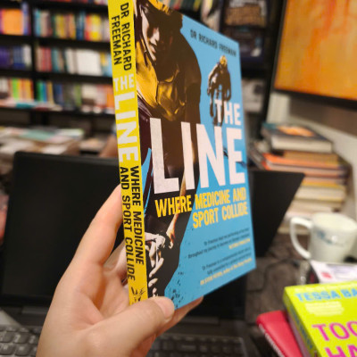 Sách - The Line: Where Medicine and Sport Collide by Richard Freeman - Cycling / Sport