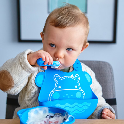 Thìa tập ăn silicon cho bé Palm Grasp Marcus & Marcus, từ 12 tháng