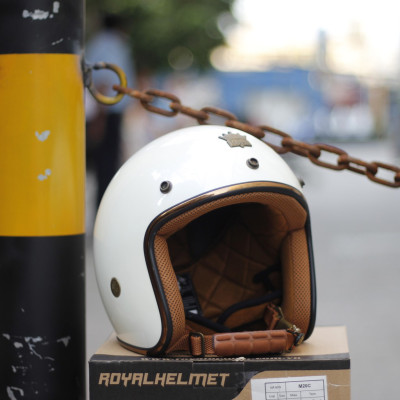 Nón bảo hiểm 3/4 ROYAL M20C trắng bóng