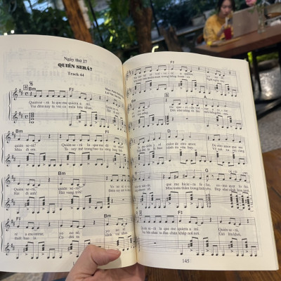 30 NGÀY BIẾT ĐỆM GUITAR (Tái bản 2023) – Song Minh biên soạn – Huy Hoàng Bookstore – NXB Dân Trí (Bìa mềm)