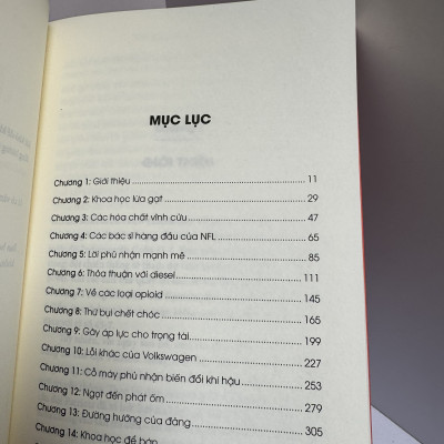 TIỀN BẨN VÀ NGỤY KHOA HỌC – Câu chuyện thao túng khoa học của những tập đoàn công nghiệp hàng đầu – David Michael – Phạm Trang Nhung dịch – Nhã Nam 