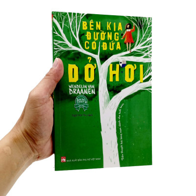 Bên Kia Đường Có Đứa Dở Hơi (Tái Bản 2022)