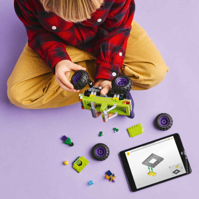 LEGO SUPERHEROES 76312 Đồ Chơi Lắp Ráp Xe Tải Hulk Đối Đầu Thanos (229 chi tiết)