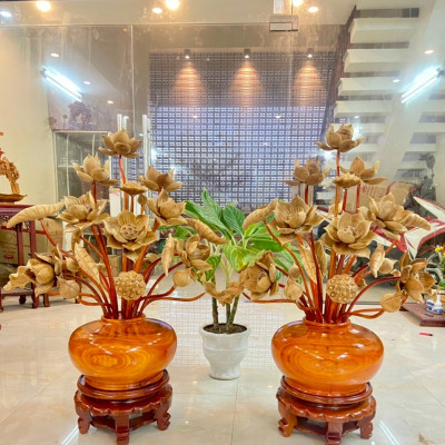 Combo kệ chân đế và 2 bình hoa sen 26 cành ,phong thủy ,trang trí phòng khách ,phòng thờ  đẹp long lanh ,bình cắm hoa gỗ hương đỏ ,hoa lá gương gỗ ngọc am để mộc thơm phức 