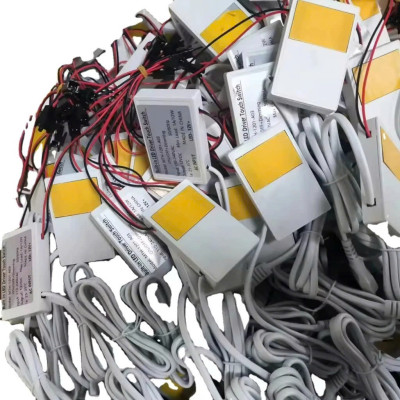 Công Tắc Cảm Biến Gương Soi LED – Tự Động Bật Tắt, Tiện Lợi, Sang Trọng