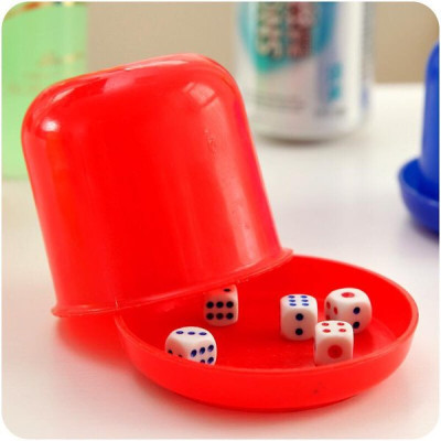 Hộp lắc xí ngầu bằng nhựa Beer Club tặng kèm 5 viên xí ngầu - đồ chơi lắc xúc xắc xí ngầu