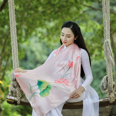 Khăn Lụa SenSilk Vẽ Tay Thời Trang Sen Việt 180x55cm, Quà Tặng Cao Cấp Cho Nữ, Tinh Hoa Tơ Lụa Viêt Nam