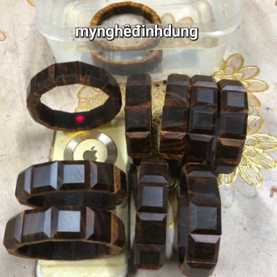 Vòng  tay gỗ  quý Vương mộc hoàng đàn tuyết lạng sơn  tuyệt đẹp 