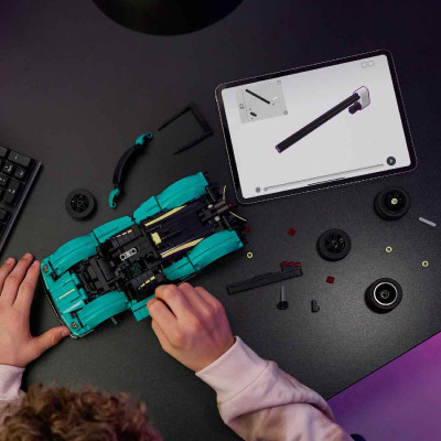 LEGO TECHNIC 42208 Đồ Chơi Lắp Ráp Siêu Xe Aston Martin Valkyrie (707 chi tiết)