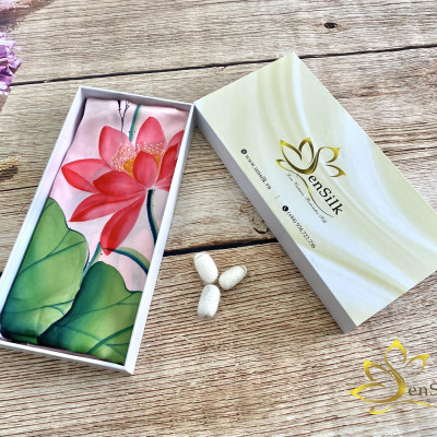 Khăn Lụa SenSilk Vẽ Tay Thời Trang Sen Việt 180x55cm, Quà Tặng Cao Cấp Cho Nữ, Tinh Hoa Tơ Lụa Viêt Nam