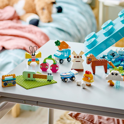 Đồ Chơi Lắp Ráp Thùng Gạch Sáng Tạo Sống Động 850 Chi Tiết LEGO CLASSIC 11038