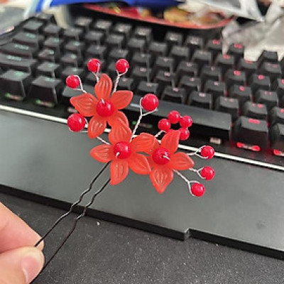 Trâm cài tóc họa nhựa hạt trai màu đỏ mẫu mới 2023