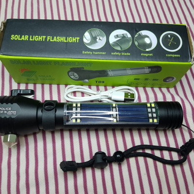 Đèn pin cứu hộ đa chức năng T09, rất cần thiết khi di chuyển trên xe ô tô để cứu hộ cắt dây an toàn và đập vỡ kính khi cần thiết - Hàng chính hãng