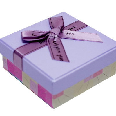 Hộp quà Vuông V014 - 8 x 8 x 3,5 cm - Giao mẫu ngẫu nhiên