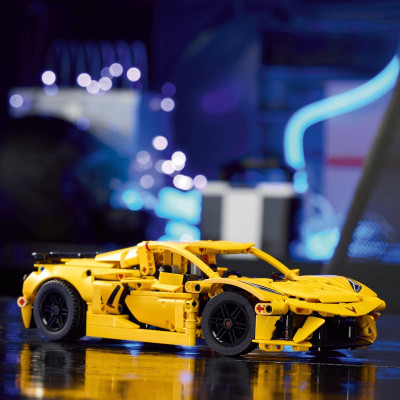 Đồ Chơi Siêu Xe Chevrolet Corvette Stingray LEGO TECHNIC 42205 (732 chi tiết)