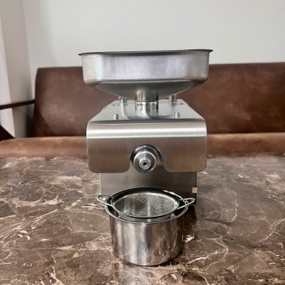 Máy ép dầu ăn thực vật Nóng và Lạnh thương hiệu Mỹ Septree Z5 1100W - Hàng nhập khẩu (Bảo Hành 12 Tháng)