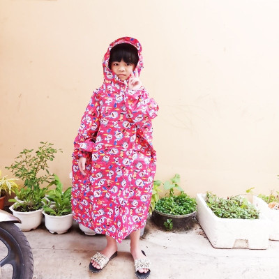 Áo mưa bít trẻ em  cho bé trai vá bé gái từ  1 -  10 tuổi ,  áo mưa trùm toàn thân ,  vải dù chống thấm , họa tiết hoạt hình xinh xắn kèm túi đựng dễ thương , giao màu ngẫu nhiên