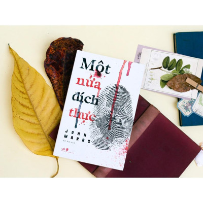 Sách - Một nửa đích thực