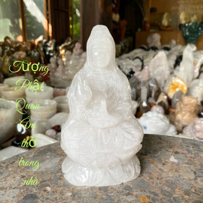 Tượng Phật Quan Âm thờ trong nhà thạch anh trắng NHASAN TP21 nặng 1.1kg, kích thước: cao 15.5cm x ngang 8.7cm x dày 7.2cm