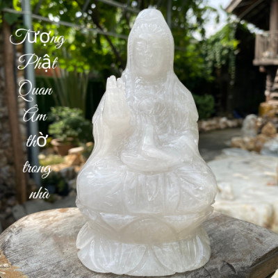 Tượng Phật Quan Âm thờ trong nhà thạch anh trắng NHASAN TP21 nặng 1.1kg, kích thước: cao 15.5cm x ngang 8.7cm x dày 7.2cm