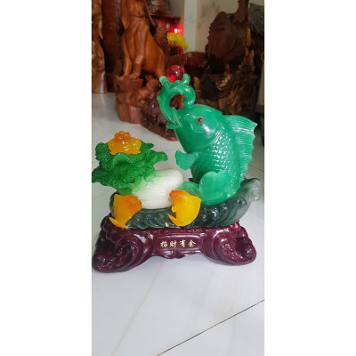 Tượng Phong Thủy Cá Chép Xanh To Ngậm Châu Đỏ Bắp Cải Có Cá có nước có tiền Bắp cải tượng trưng cho của cải thêm 2 cá vàng nhỏ xinh xinh cóc vàng ngậm tiền Size 39cm x 33cm x 17cm Anh Chị trưng phòng khách nhà, công ty, quà biếu tặng ý nghĩa ạ