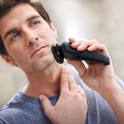 Máy cạo râu khô và ướt cao cấp thương hiệu Philips SkinIQ S5831/01 và S5832/01 45 lưỡi cắt SteelPrecision tự mài - Hàng Chính Hãng