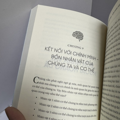 SỐNG TRỌN NÃO BỘ - GIẢI PHẪU SỰ LỰA CHỌN VÀ BỐN NHÂN VẬT THÚC ĐẨY CUỘC ĐỜI CỦA CHÚNG TA - Tiến sĩ Jill Bolte Taylor - Mai Hà dịch - Tân Việt Books - NXB Thông Tấn.