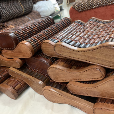 Gối Công Thái Học - Gối Hạt Gỗ Trắc Miếng Kích Thước 36cmx24cmx8/4cm ( video , hình thật )