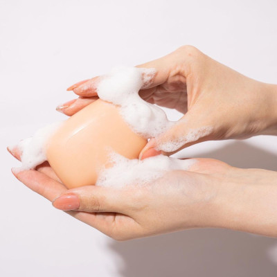 Xà Phòng Tắm Khử Mùi Cơ Thể Chiết Xuất Từ Quả Hồng Pelican Family Soap KSB (80 G)