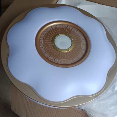 Quạt trần có loa bluetooth, có đèn trang trí, có điều khiển từ xa