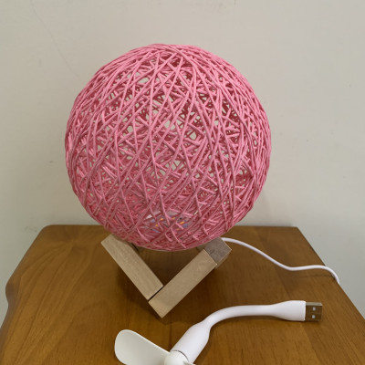 Đèn ngủ, đèn để bàn KOVER hình quả cầu mây độc lạ- Tặng kèm quạt USB( màu ngẫu nhiên)
